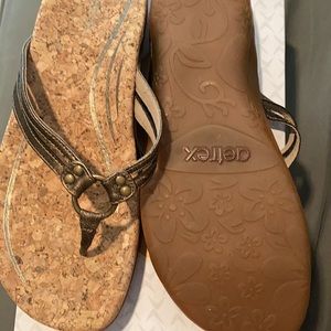 Aetrex bronze thong sandal